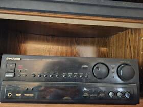 Vsx-603s Pioneer Vsx-603s/ Onkyo 6 Disk Cd Changer And Speakers