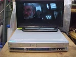 Insignia IS-DVD100121 Dvd/vhs Vcr Combo Recorder Silver Tested Works No Remote. Fixed Price $55.00.